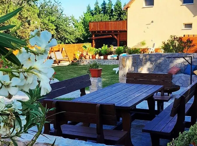 Papp Vendeghaz * Balatonederics